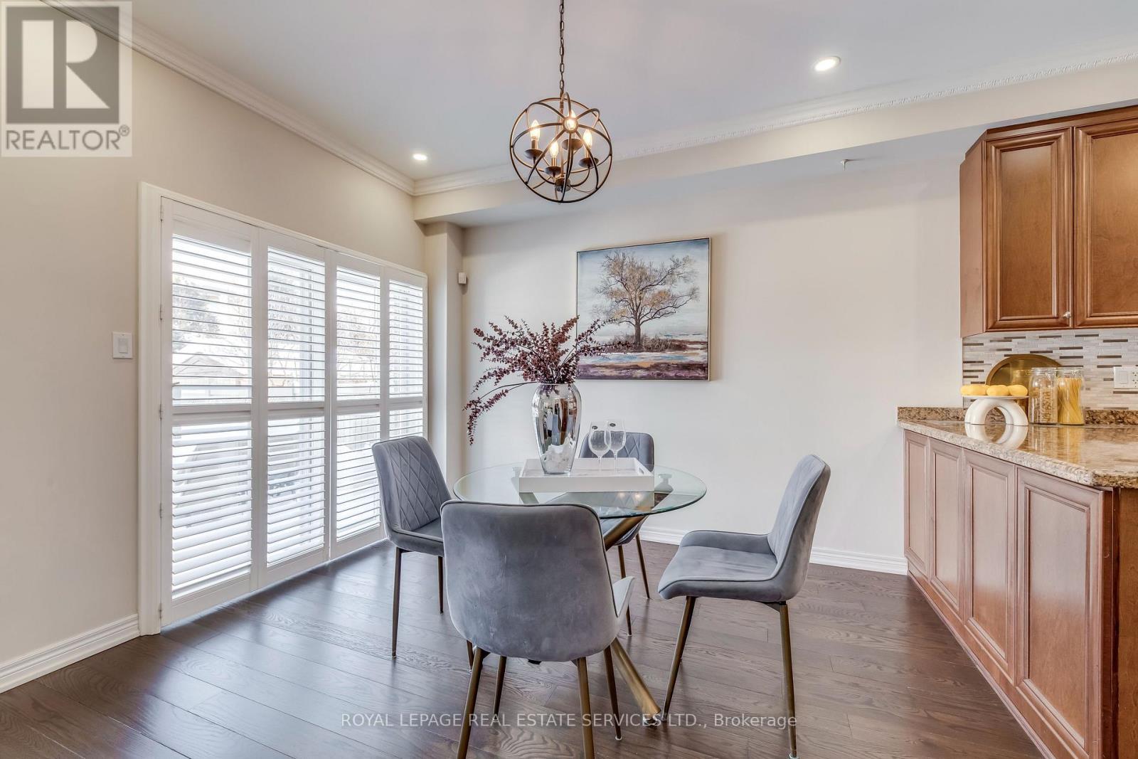 2467 Chaplin Road, Oakville, ON - Indoor Photo Showing Dining Room