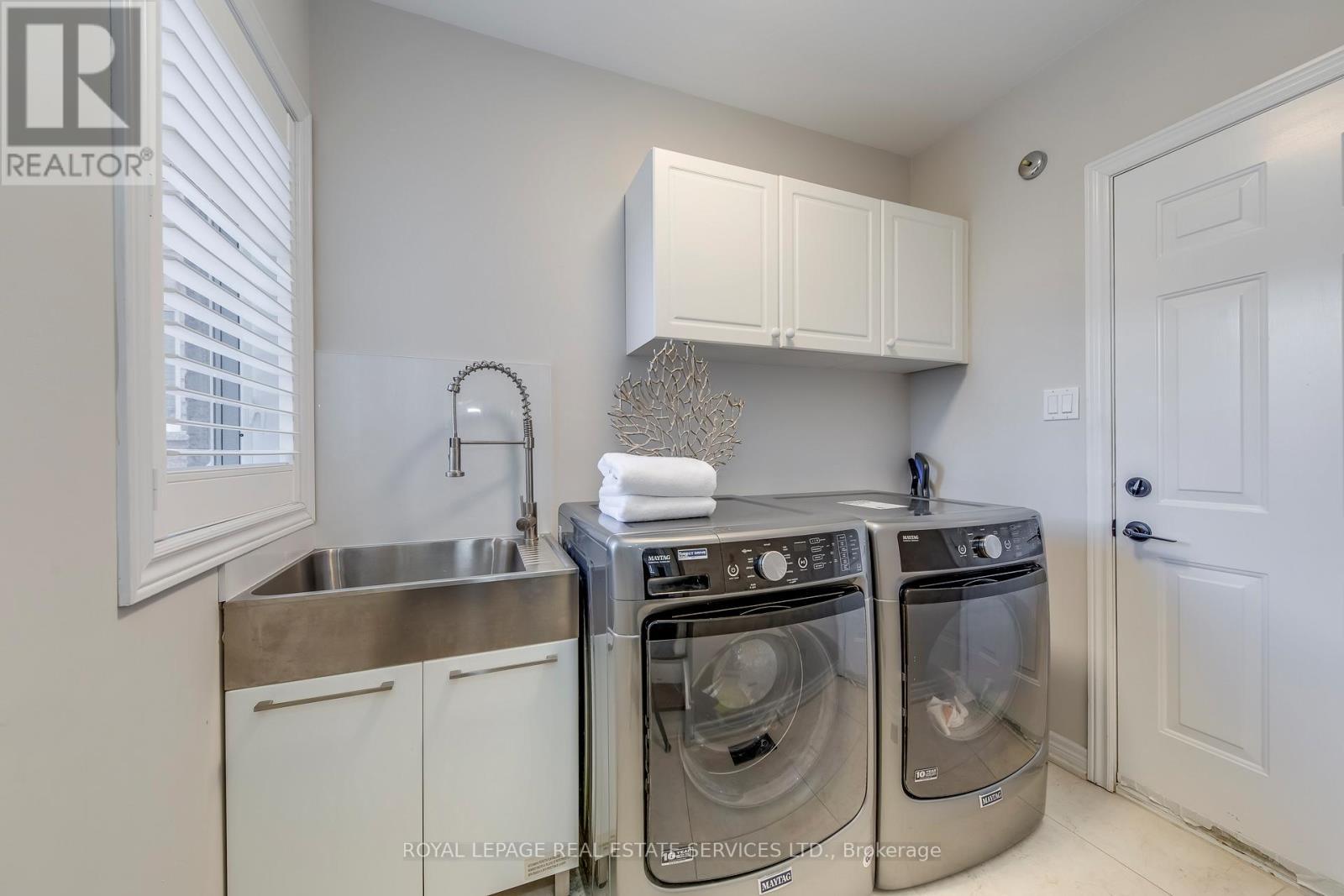 2467 Chaplin Road, Oakville, ON - Indoor Photo Showing Laundry Room