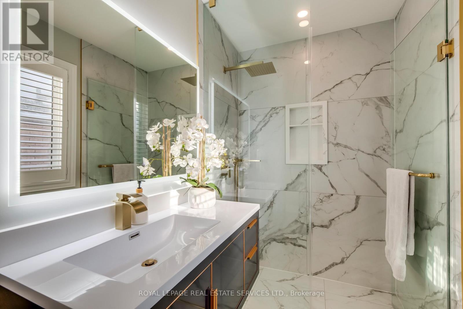 2467 Chaplin Road, Oakville, ON - Indoor Photo Showing Bathroom