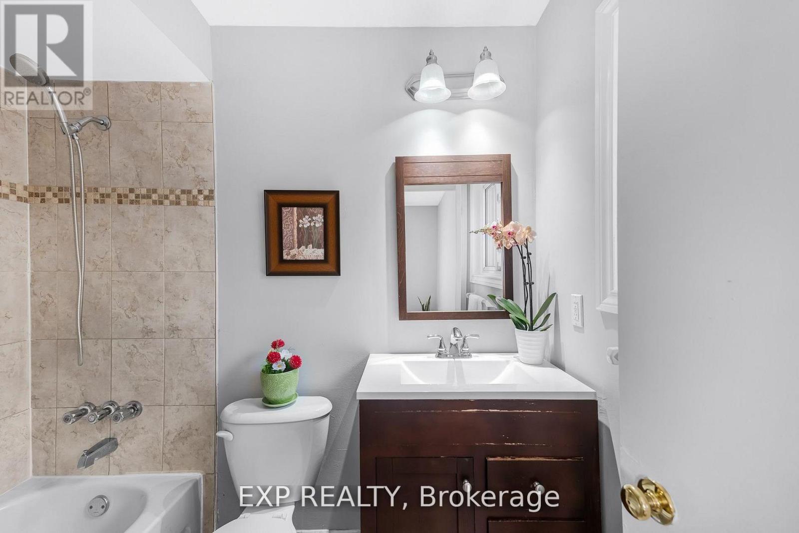 148 Taylorwood Avenue, Caledon, ON - Indoor Photo Showing Bathroom