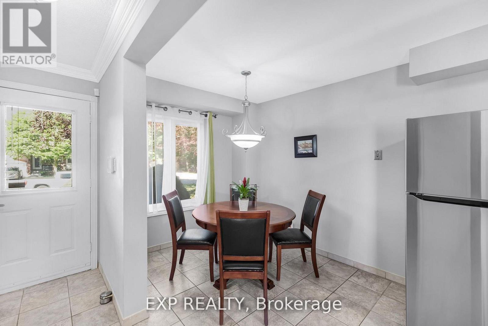 148 Taylorwood Avenue, Caledon, ON - Indoor Photo Showing Dining Room