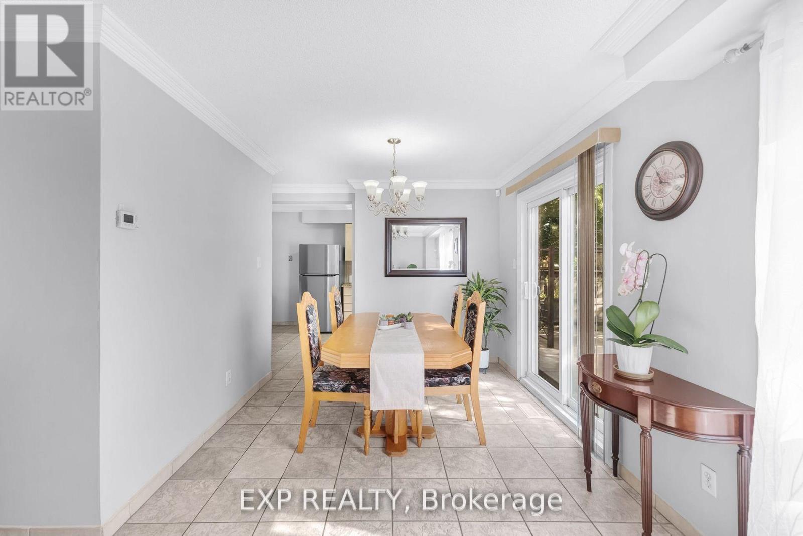 148 Taylorwood Avenue, Caledon, ON - Indoor Photo Showing Dining Room