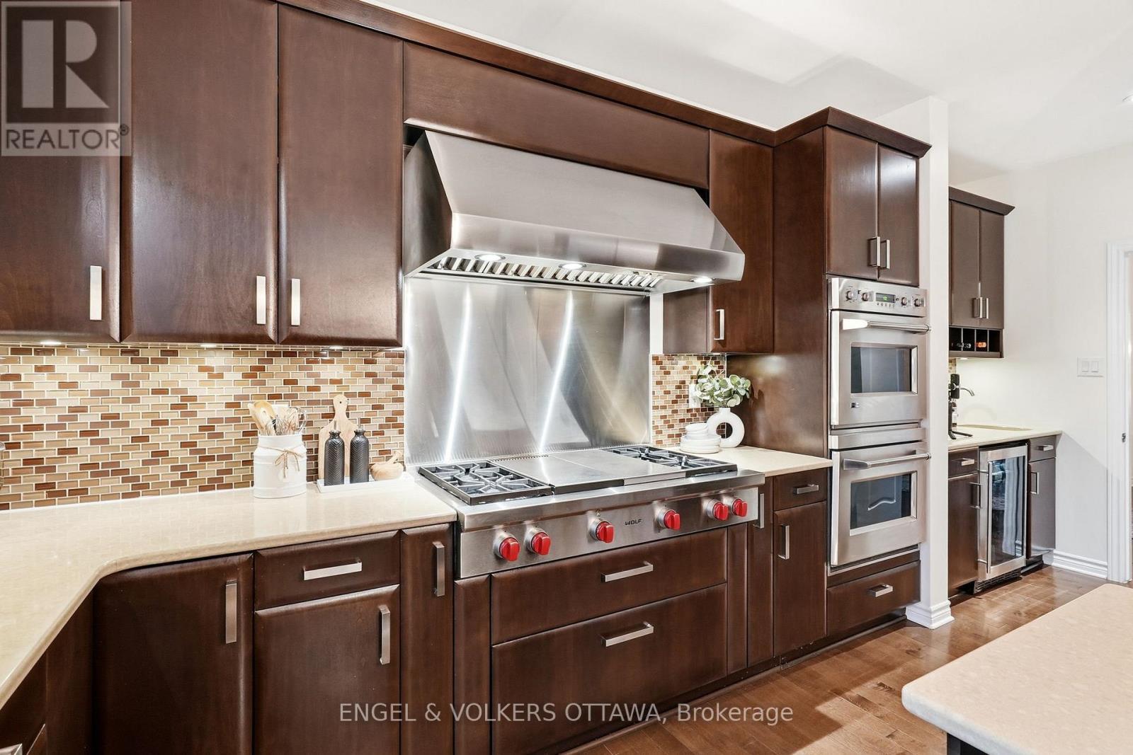 517 Golden Sedge Way, Ottawa, ON - Indoor Photo Showing Kitchen With Upgraded Kitchen