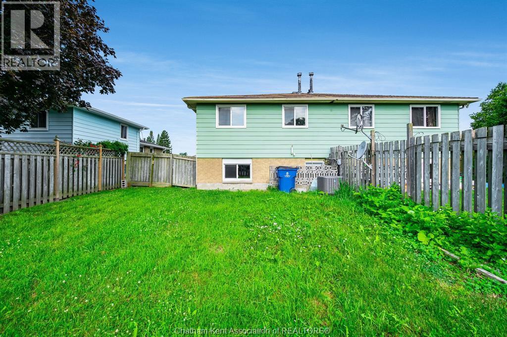 69 Bridle Path Road, Wallaceburg, ON - Outdoor