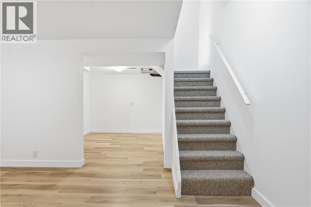 35 Oakhill Drive Unit# 20C, Brantford, ON - Indoor Photo Showing Other Room