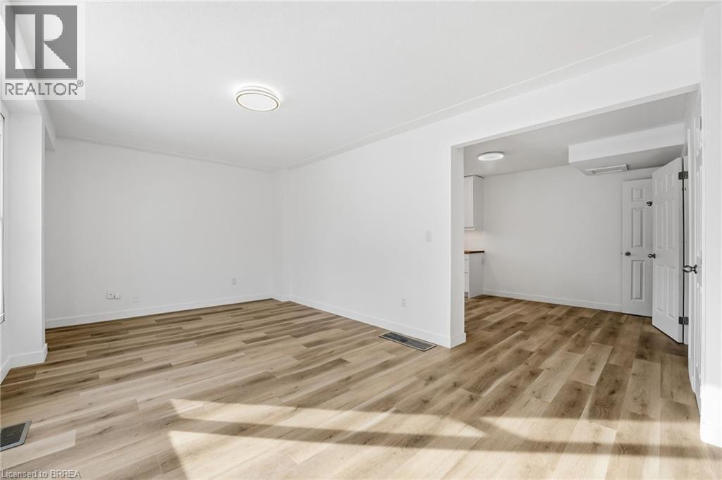 35 Oakhill Drive Unit# 20C, Brantford, ON - Indoor Photo Showing Other Room