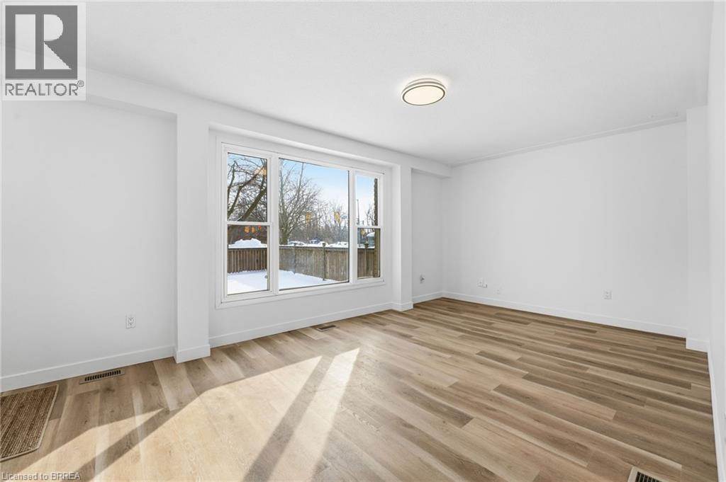 35 Oakhill Drive Unit# 20C, Brantford, ON - Indoor Photo Showing Other Room