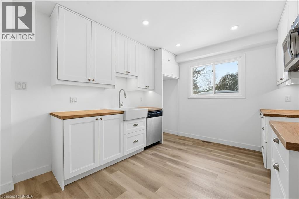 35 Oakhill Drive Unit# 20C, Brantford, ON - Indoor Photo Showing Kitchen