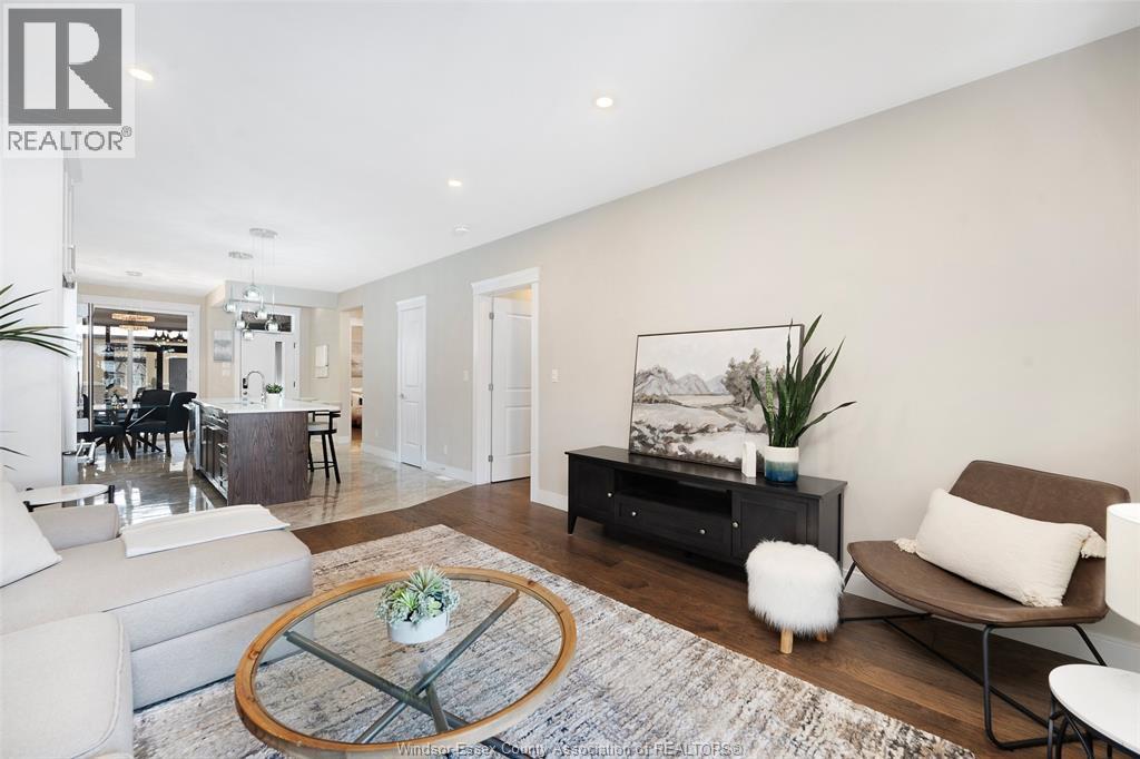 191 East Puce Road Unit# 3, Lakeshore, ON - Indoor Photo Showing Living Room