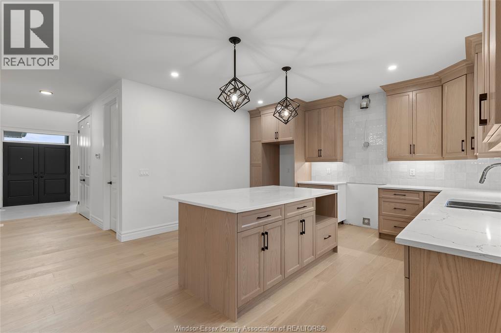 357 Marla Crescent, Lakeshore, ON - Indoor Photo Showing Kitchen With Double Sink