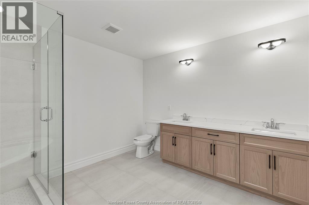 357 Marla Crescent, Lakeshore, ON - Indoor Photo Showing Bathroom