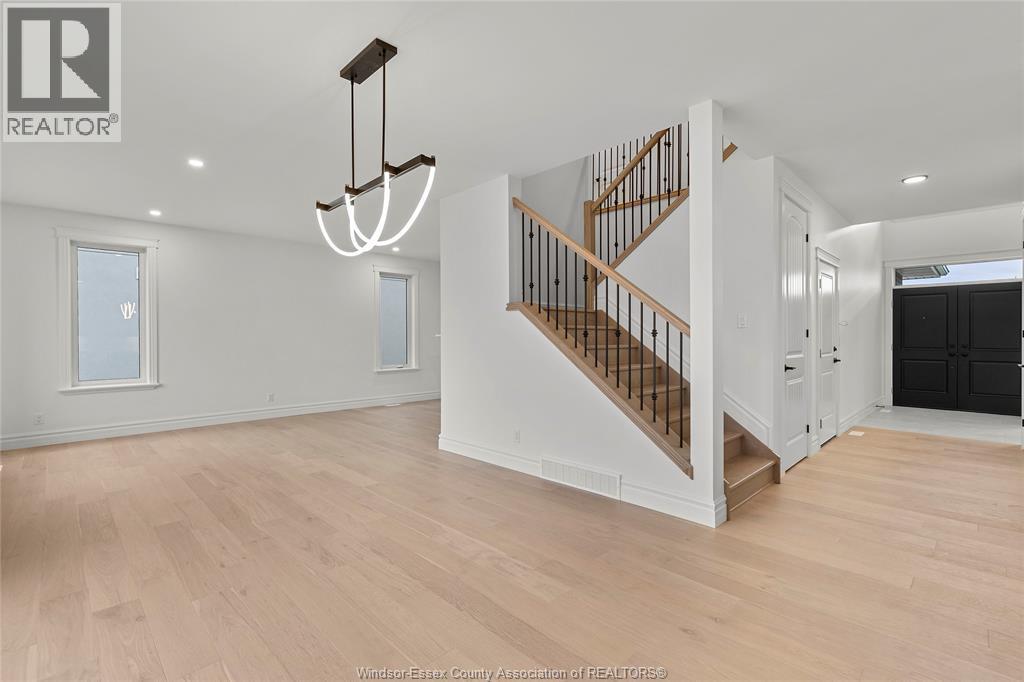 357 Marla Crescent, Lakeshore, ON - Indoor Photo Showing Other Room