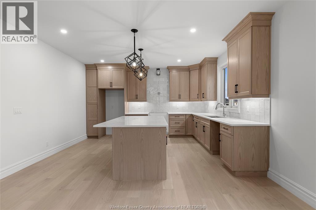 357 Marla Crescent, Lakeshore, ON - Indoor Photo Showing Kitchen