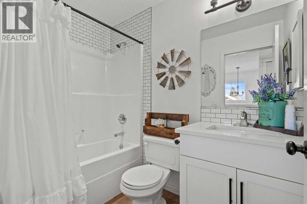 Upstairs bathroom - 311 Mcleod Crescent, Diamond Valley, AB - Indoor Photo Showing Bathroom