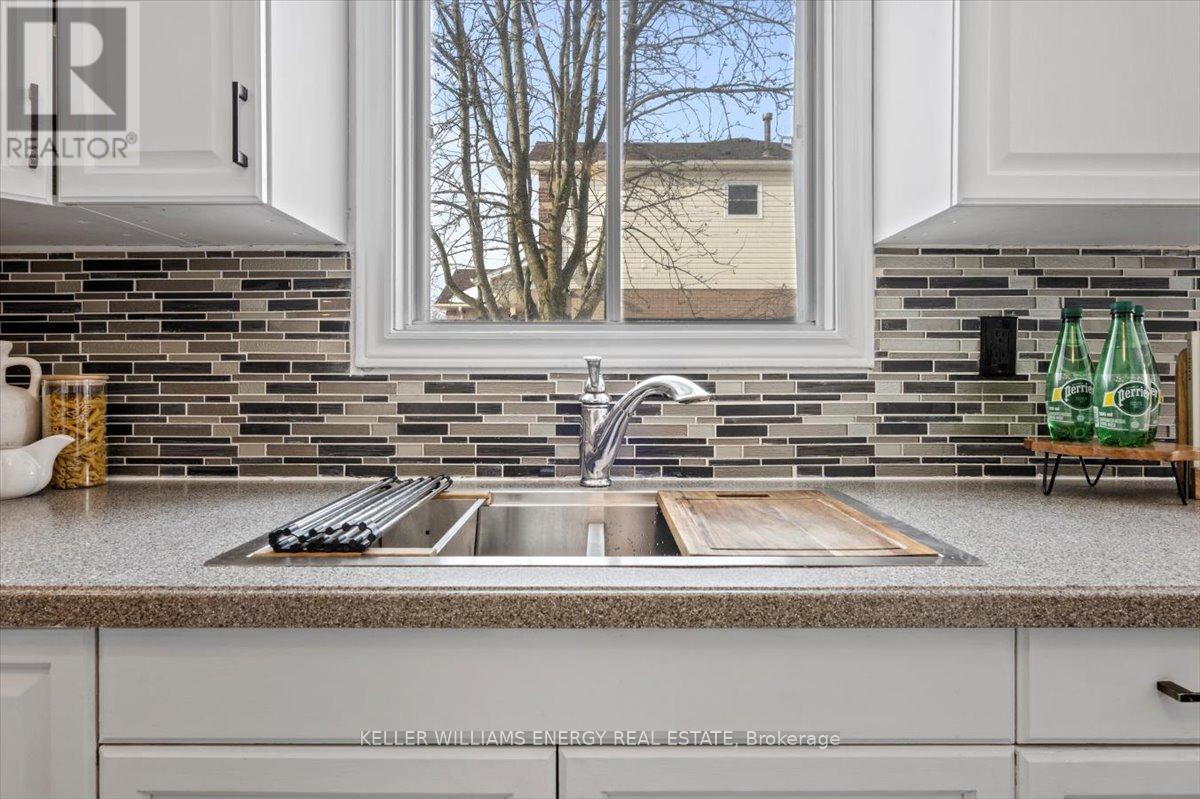 2 Resnik Drive, Clarington (Newcastle), ON - Indoor Photo Showing Kitchen With Double Sink