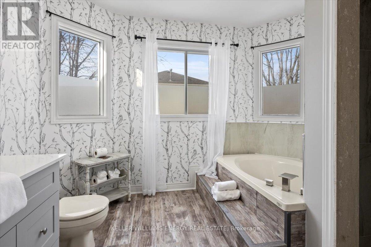2 Resnik Drive, Clarington (Newcastle), ON - Indoor Photo Showing Bathroom