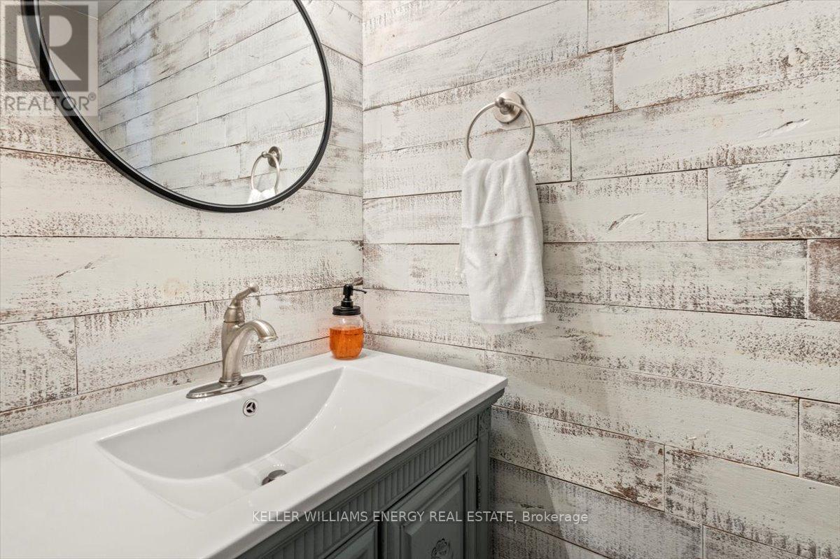 2 Resnik Drive, Clarington (Newcastle), ON - Indoor Photo Showing Bathroom