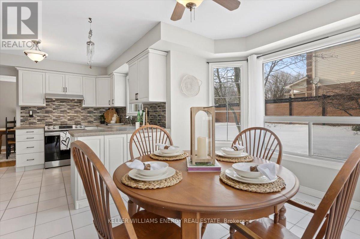 2 Resnik Drive, Clarington (Newcastle), ON - Indoor Photo Showing Dining Room
