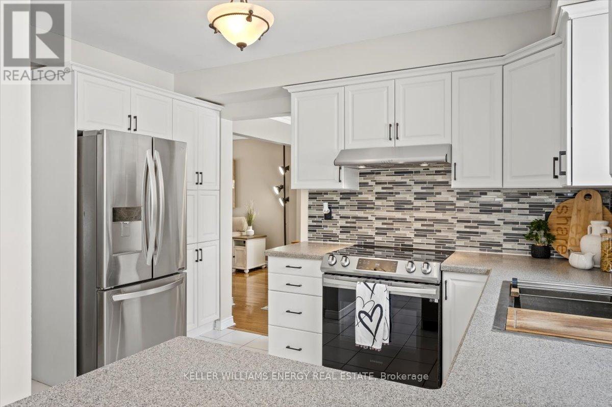 2 Resnik Drive, Clarington (Newcastle), ON - Indoor Photo Showing Kitchen With Stainless Steel Kitchen With Upgraded Kitchen