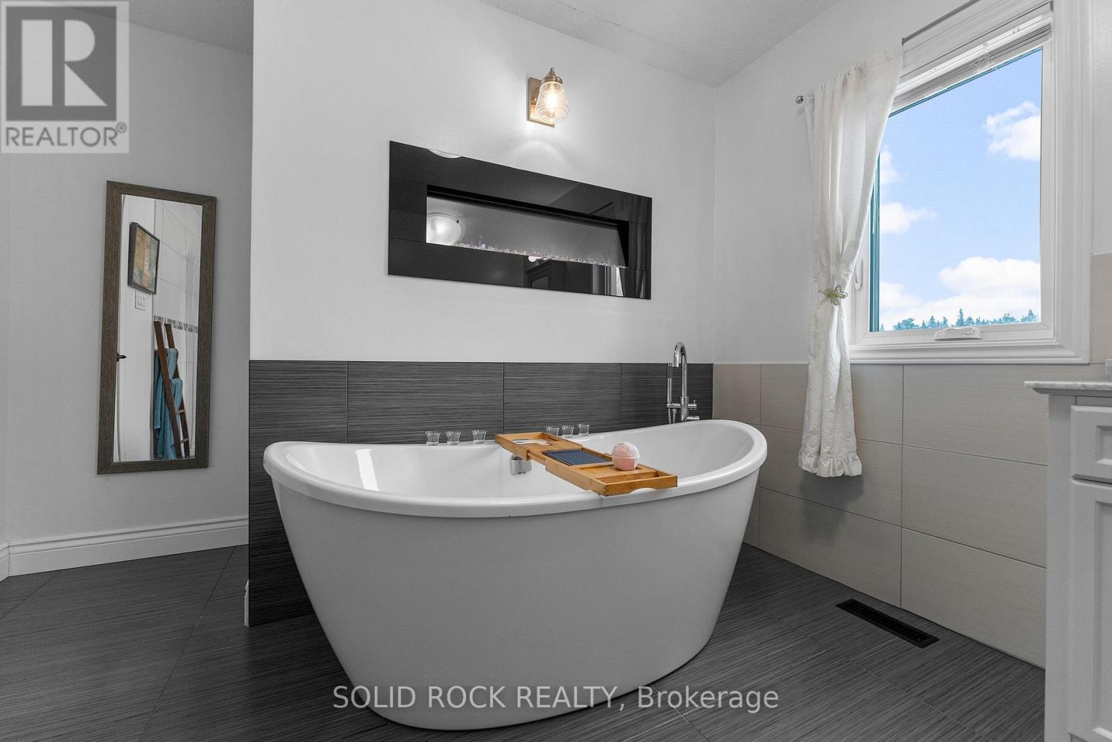 86 Township Park Road, North Algona Wilberforce, ON - Indoor Photo Showing Bathroom