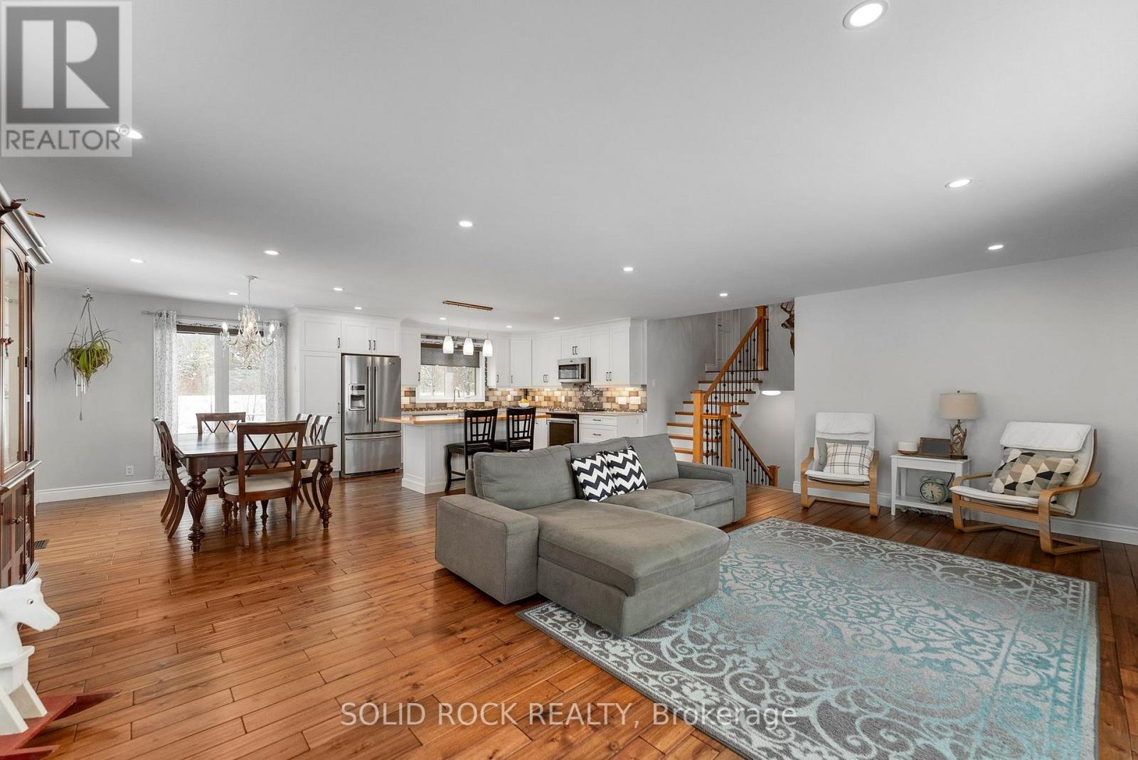 86 Township Park Road, North Algona Wilberforce, ON - Indoor Photo Showing Living Room