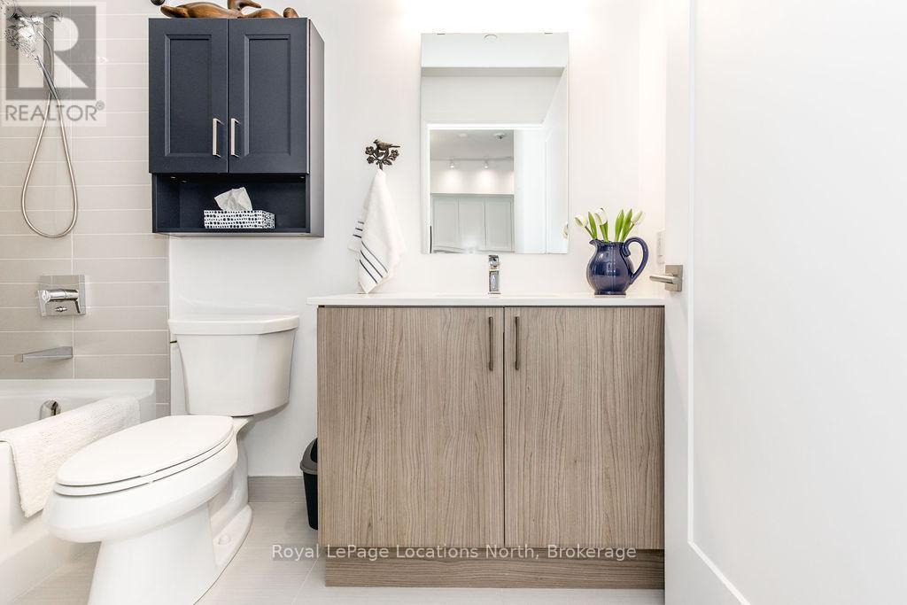 219 - 1 Hume Street, Collingwood, ON - Indoor Photo Showing Bathroom