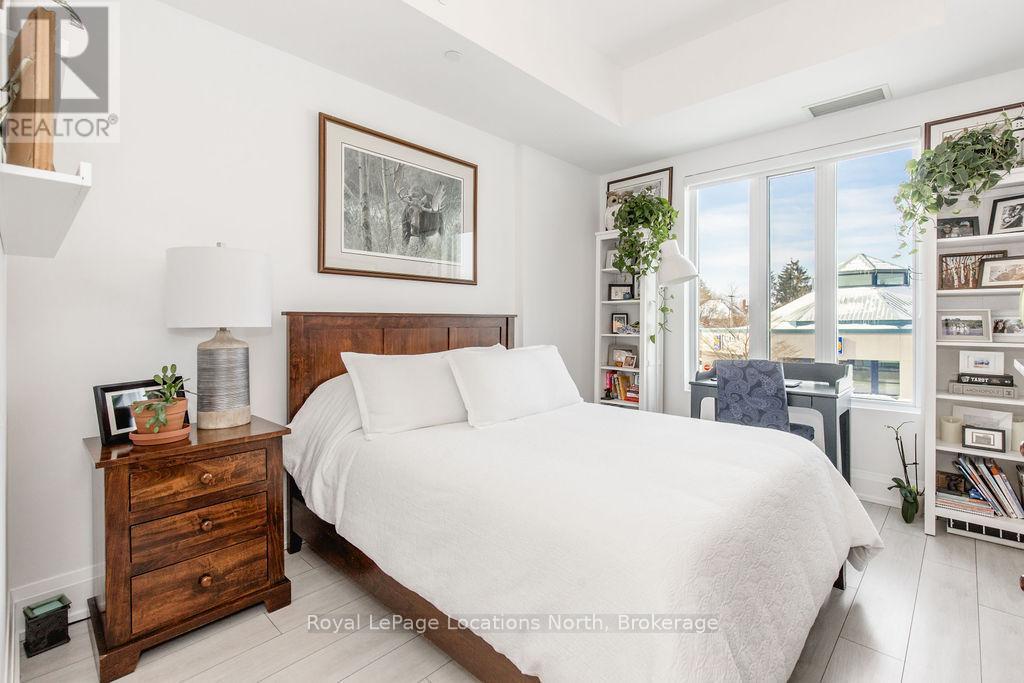 219 - 1 Hume Street, Collingwood, ON - Indoor Photo Showing Bedroom