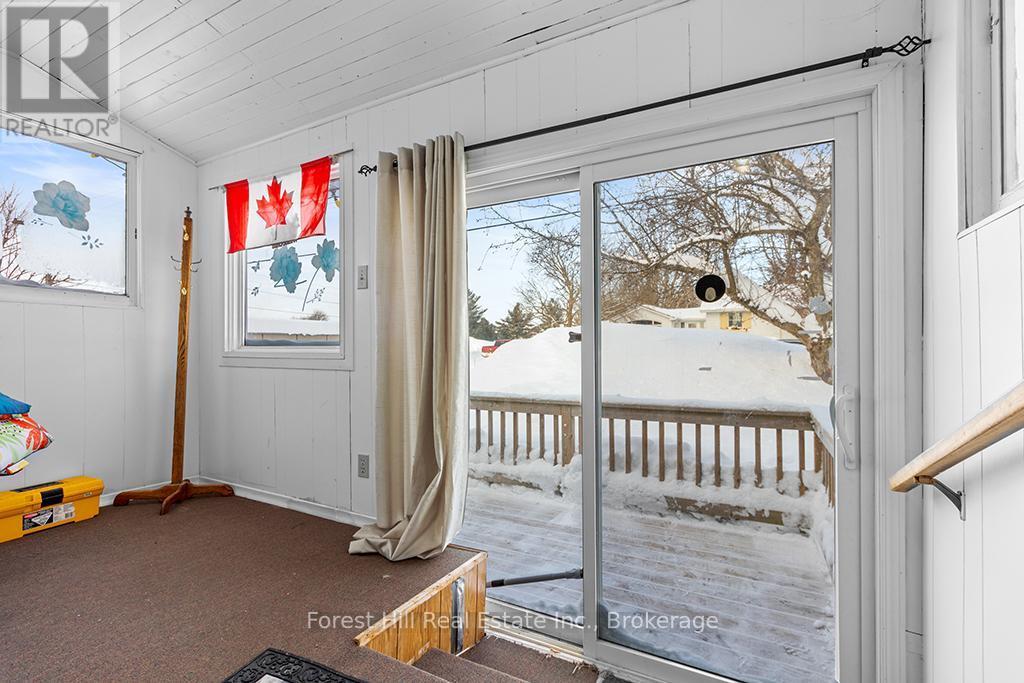 Enclosed front porch/Mudroom - 58 Edith Avenue, Grey Highlands, ON - Indoor Photo Showing Other Room