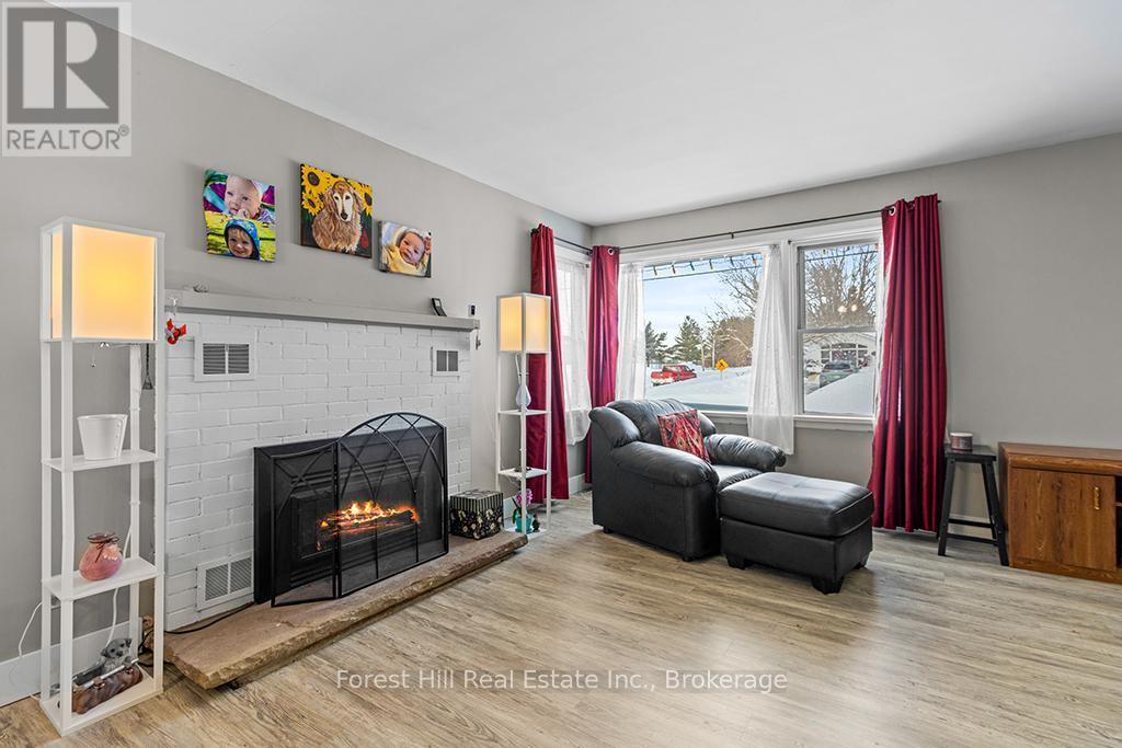Gas fireplace cozies up the room - 58 Edith Avenue, Grey Highlands, ON - Indoor Photo Showing Living Room With Fireplace