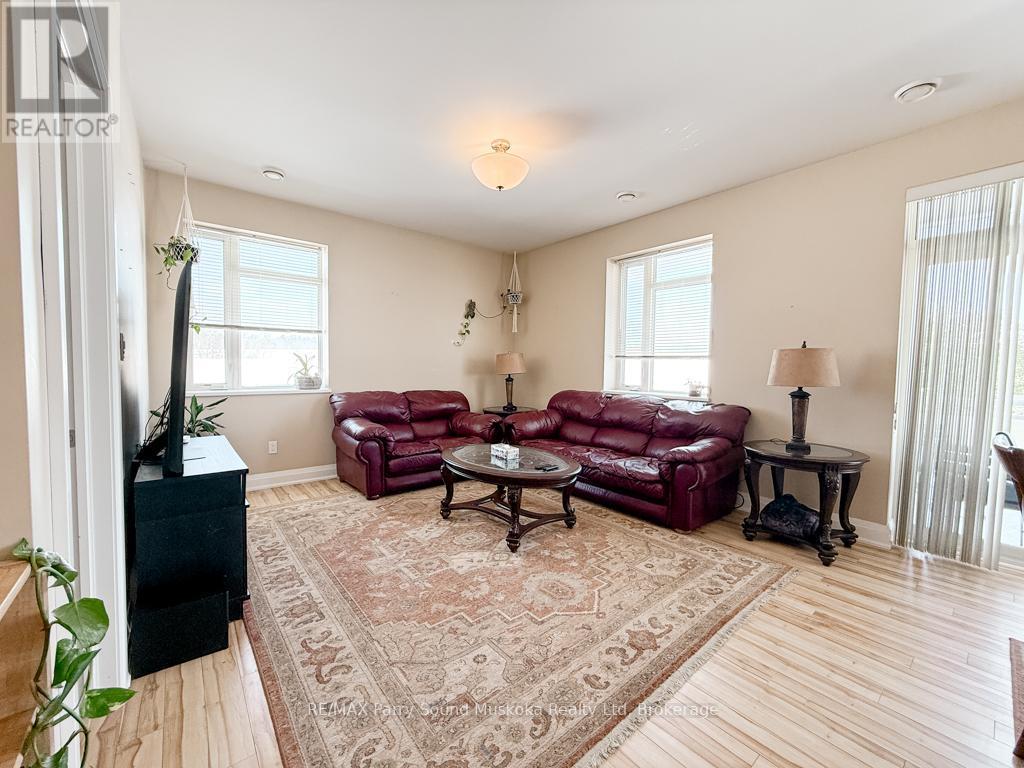 304 - 20 Silver Birch Court, Parry Sound, ON - Indoor Photo Showing Living Room