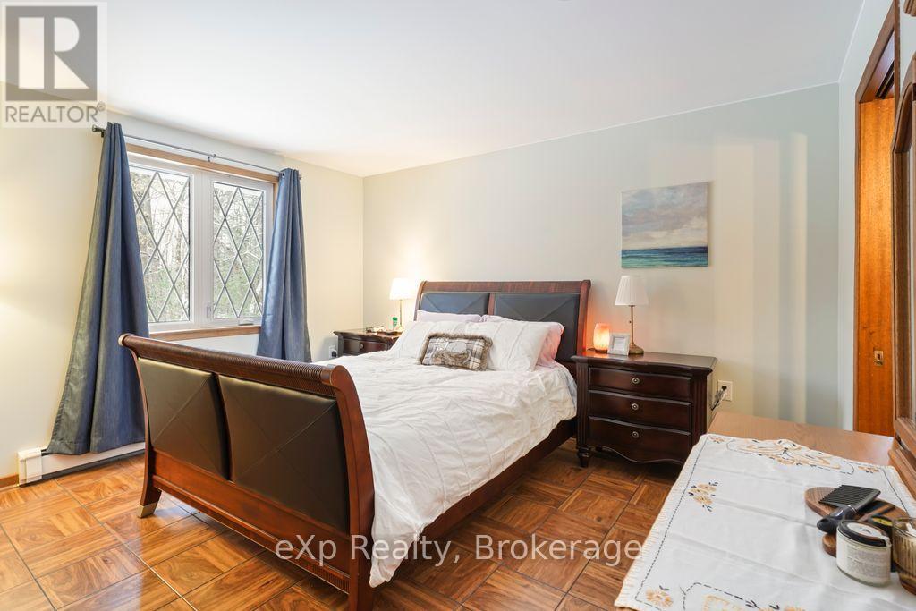 557409 4Th Concession S, Meaford, ON - Indoor Photo Showing Bedroom