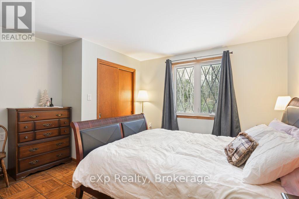 557409 4Th Concession S, Meaford, ON - Indoor Photo Showing Bedroom