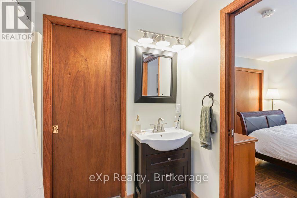557409 4Th Concession S, Meaford, ON - Indoor Photo Showing Bathroom