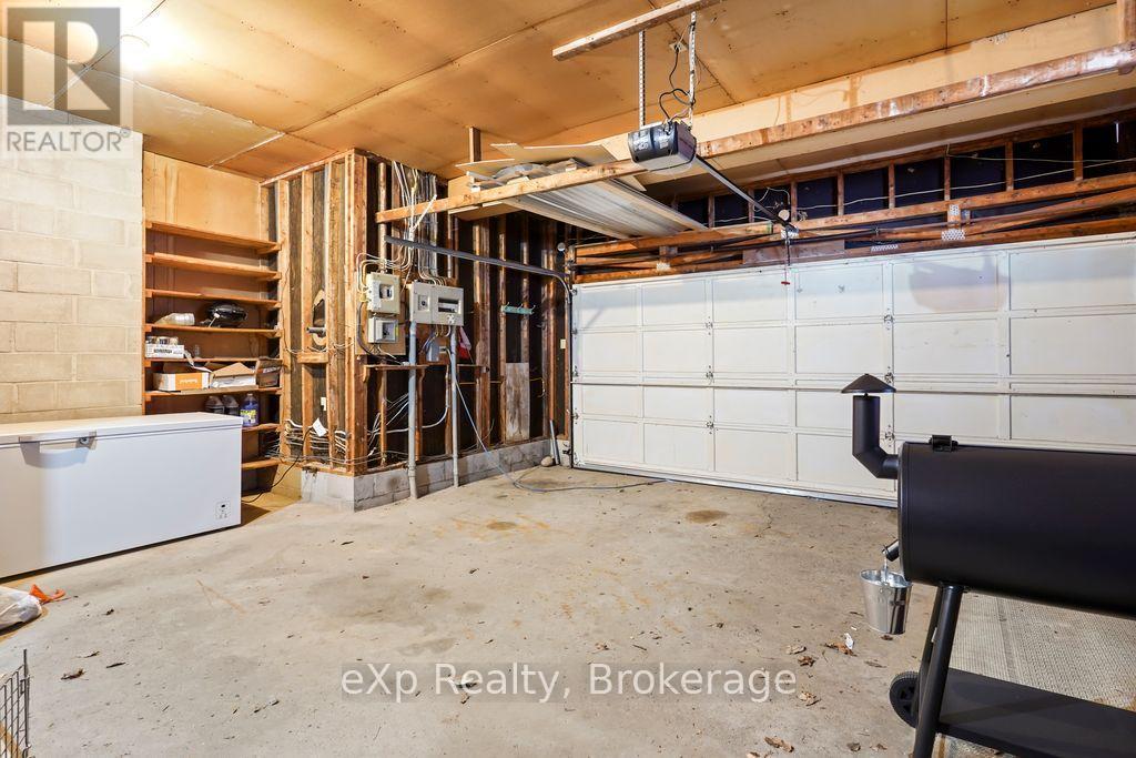 557409 4Th Concession S, Meaford, ON - Indoor Photo Showing Garage