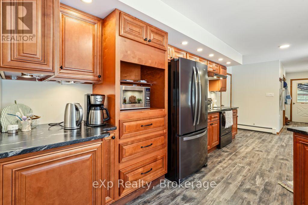 557409 4Th Concession S, Meaford, ON - Indoor Photo Showing Kitchen