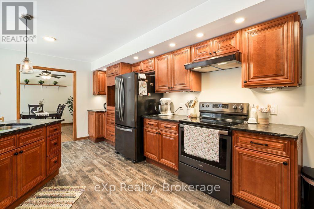 557409 4Th Concession S, Meaford, ON - Indoor Photo Showing Kitchen