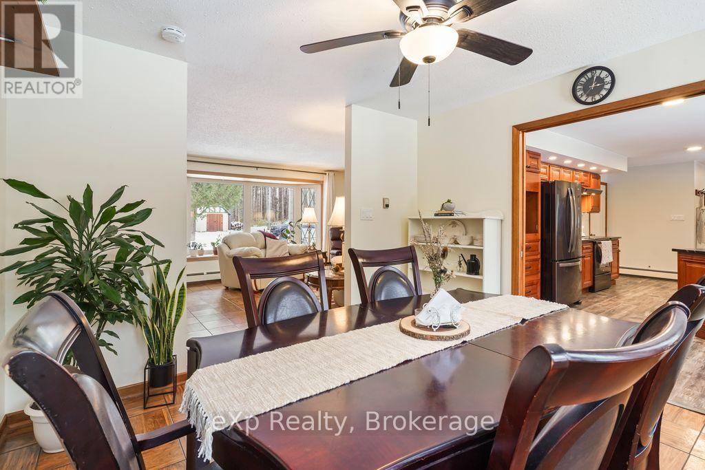 557409 4Th Concession S, Meaford, ON - Indoor Photo Showing Dining Room