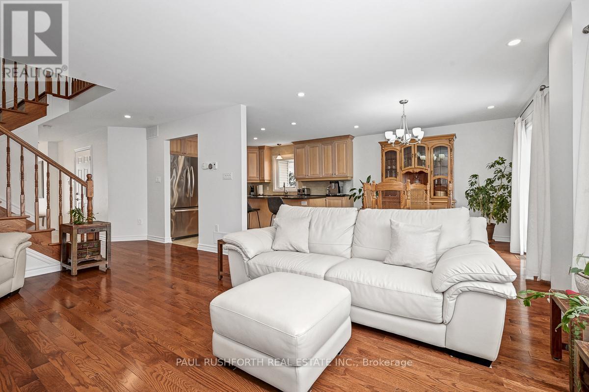Living Area - 421 Jasper Crescent, Clarence-Rockland, ON - Indoor Photo Showing Living Room