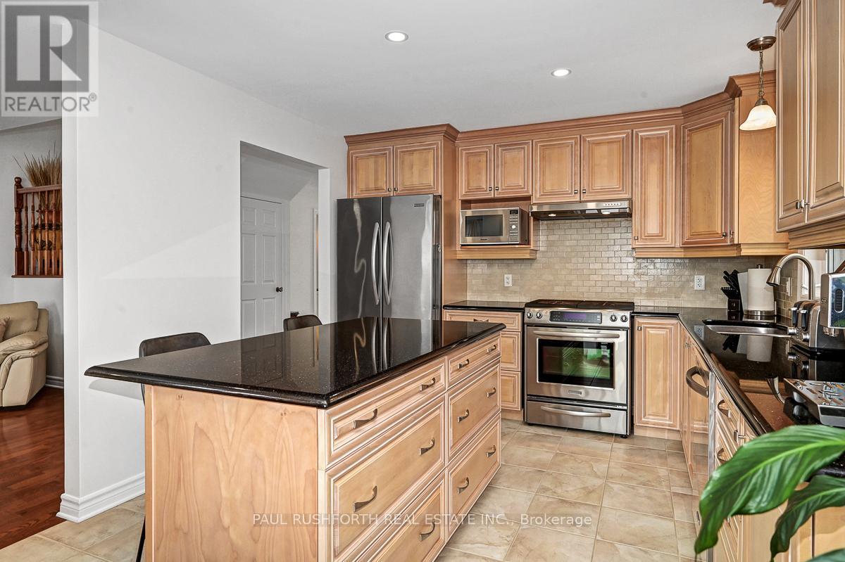 Kitchen - 421 Jasper Crescent, Clarence-Rockland, ON - Indoor Photo Showing Kitchen With Upgraded Kitchen