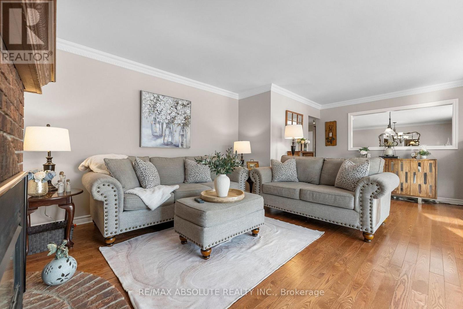 131 Burns Drive, Mcnab/Braeside, ON - Indoor Photo Showing Living Room