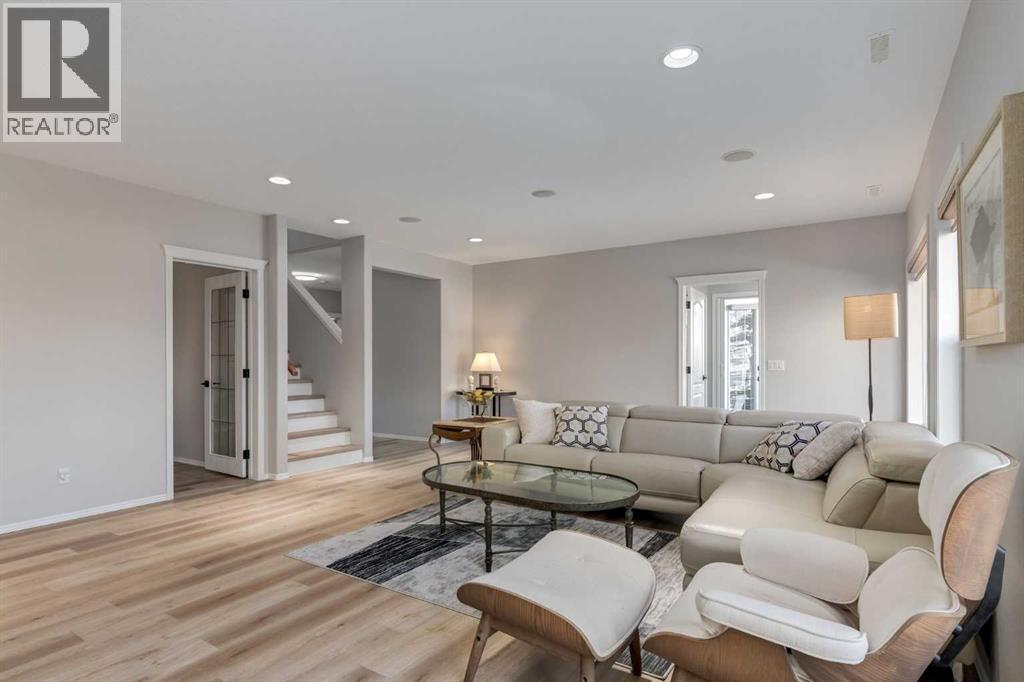 79 Discovery Ridge Park Sw, Calgary, AB - Indoor Photo Showing Living Room