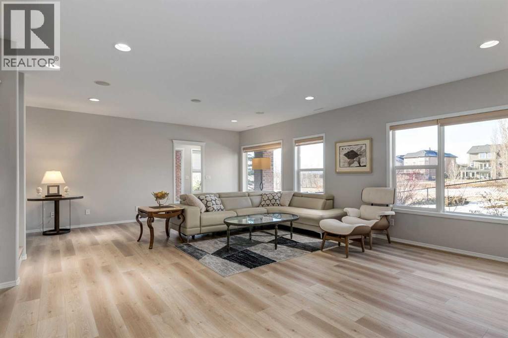 79 Discovery Ridge Park Sw, Calgary, AB - Indoor Photo Showing Living Room