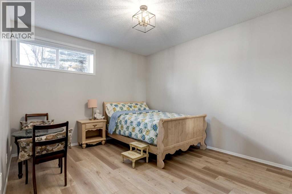 79 Discovery Ridge Park Sw, Calgary, AB - Indoor Photo Showing Other Room