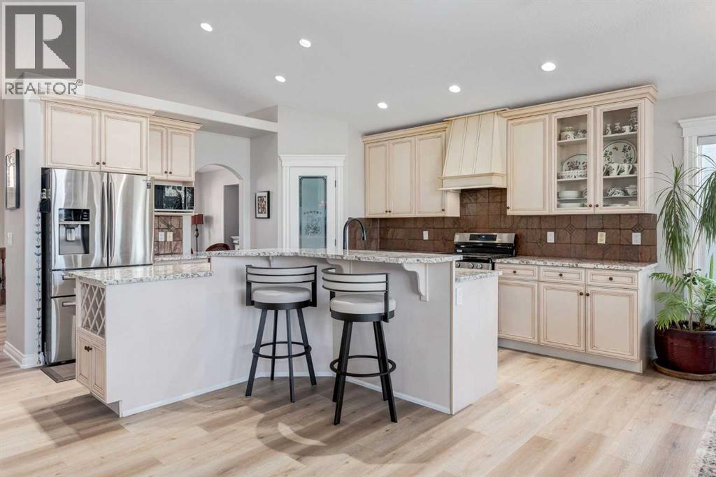79 Discovery Ridge Park Sw, Calgary, AB - Indoor Photo Showing Kitchen With Upgraded Kitchen