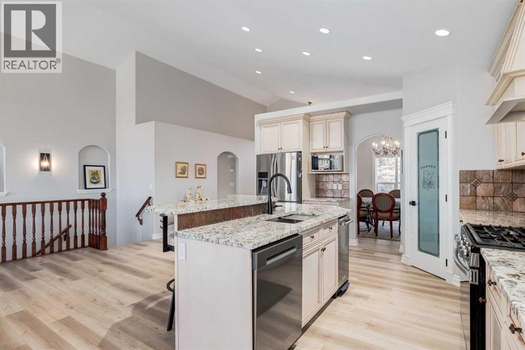 79 Discovery Ridge Park Sw, Calgary, AB - Indoor Photo Showing Kitchen With Upgraded Kitchen