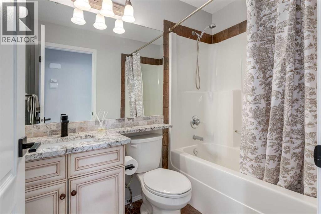 79 Discovery Ridge Park Sw, Calgary, AB - Indoor Photo Showing Bathroom