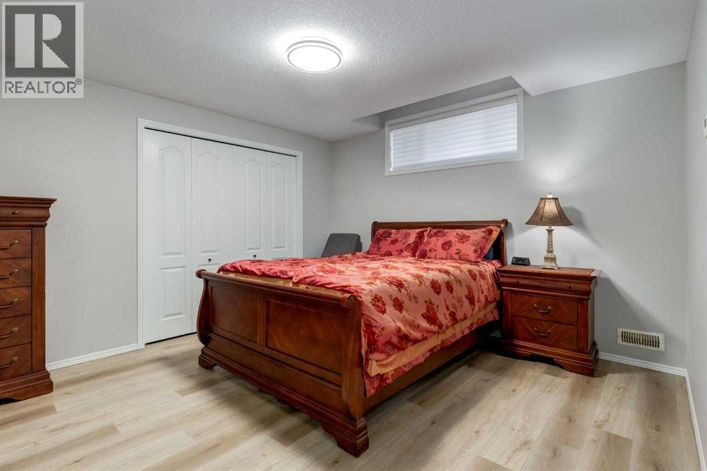 79 Discovery Ridge Park Sw, Calgary, AB - Indoor Photo Showing Bedroom