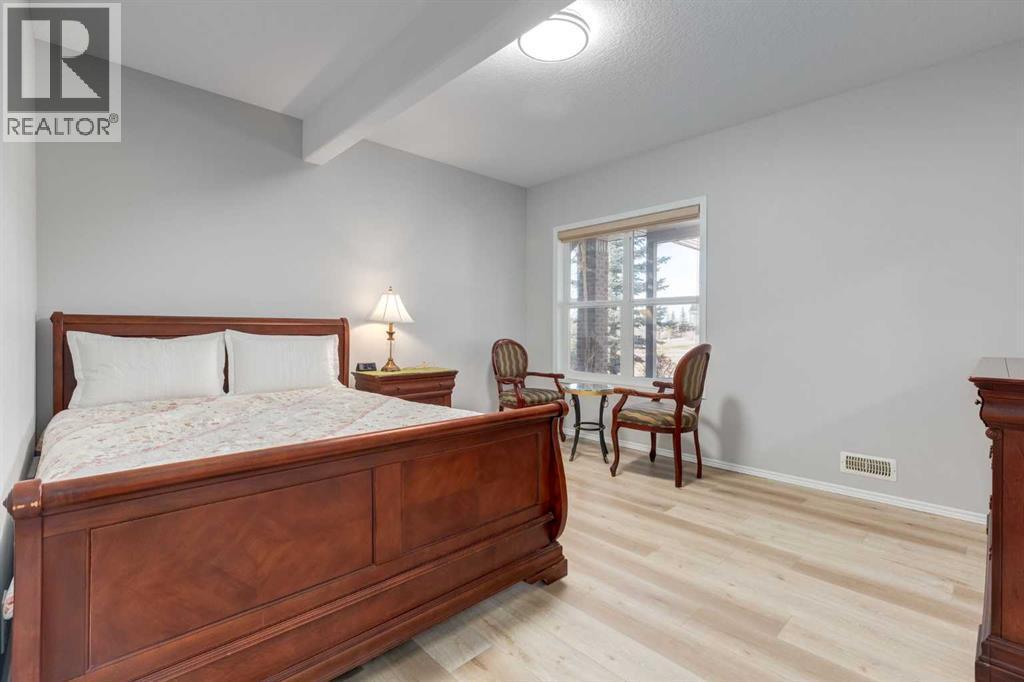 79 Discovery Ridge Park Sw, Calgary, AB - Indoor Photo Showing Bedroom
