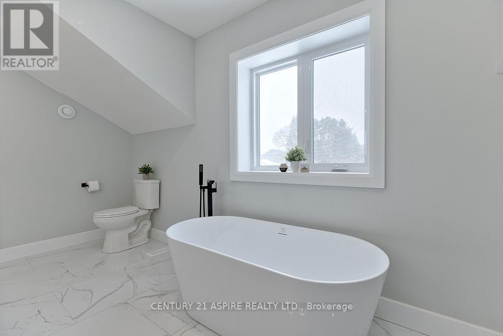 32 Wilson Street, Laurentian Hills, ON - Indoor Photo Showing Bathroom