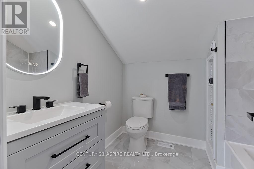 32 Wilson Street, Laurentian Hills, ON - Indoor Photo Showing Bathroom